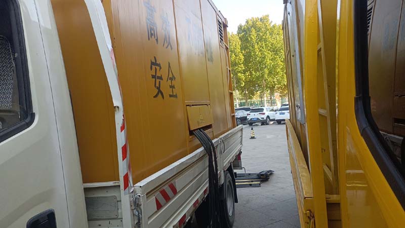 阿拉尔农场如何判断柴油发电机组和UPS电源的切换时间是否符合要求？